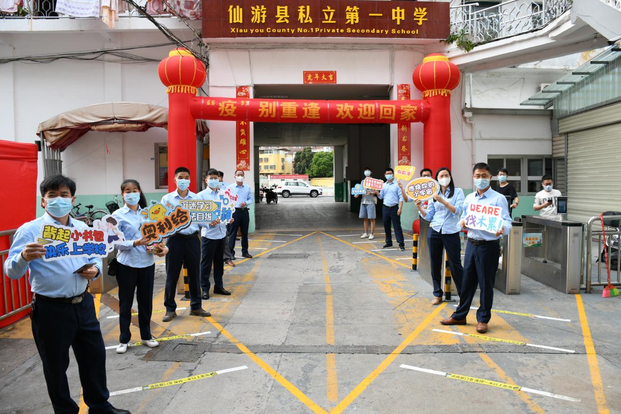 光 芒功懋懋赏,励志助学—仙游私立一中奖励考上清华大学的林冠鑫